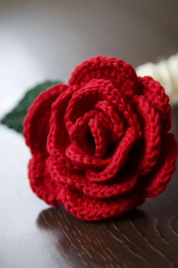 How To Crochet A Beautiful Rose - Mental Scoop