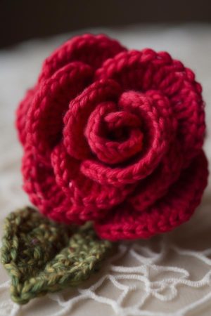 How To Crochet A Beautiful Rose - Mental Scoop