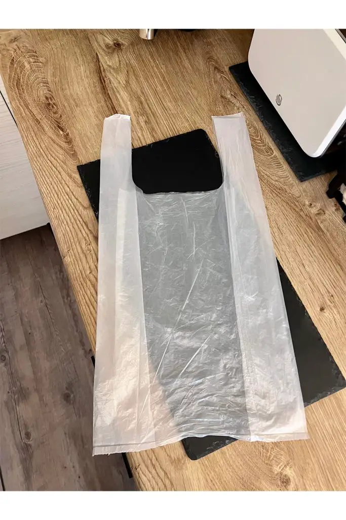 Best Way To Fold Your Plastic Bags To Maximise Storage! Mental Scoop