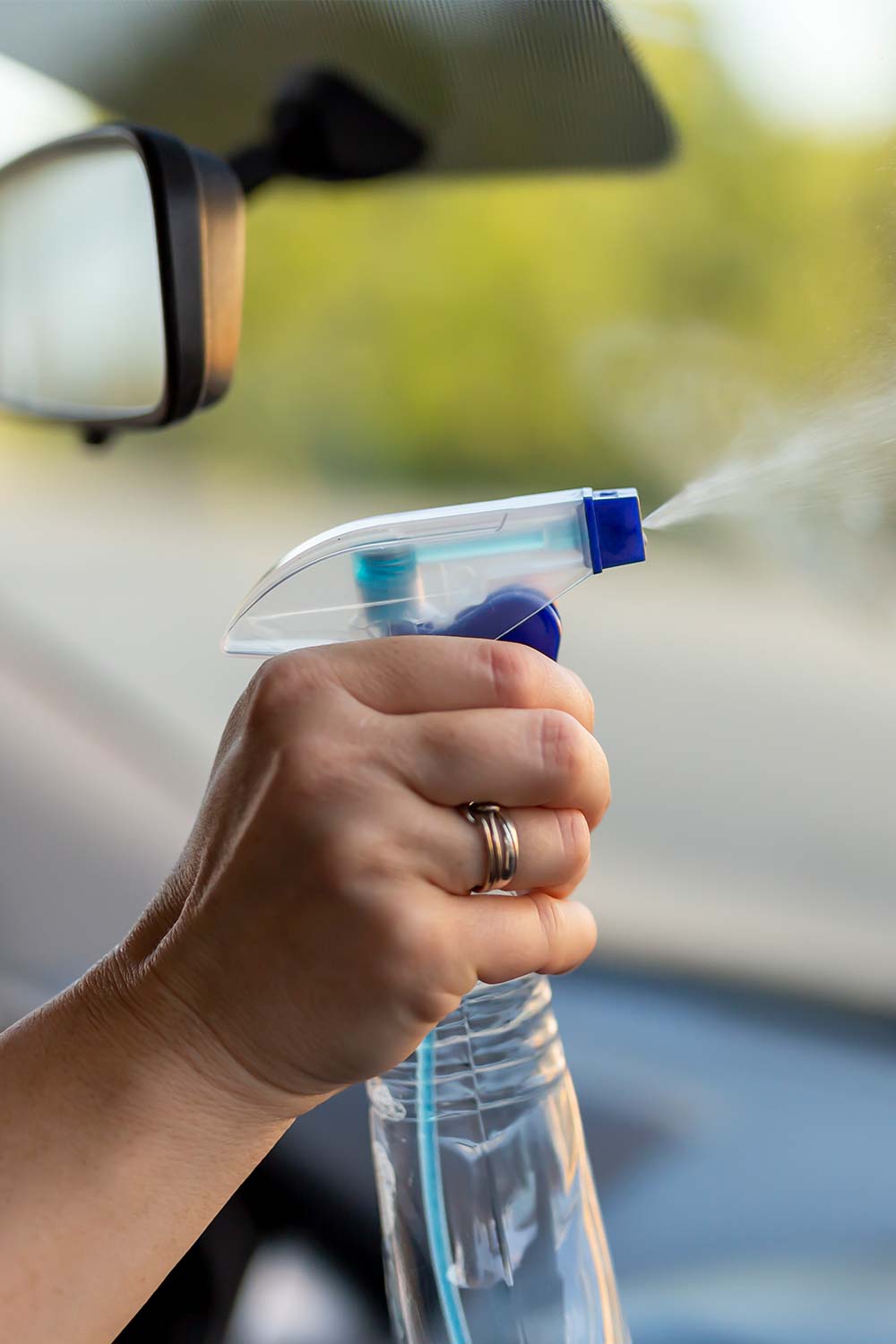 DIY Streak Free Windshield Solution! Mental Scoop