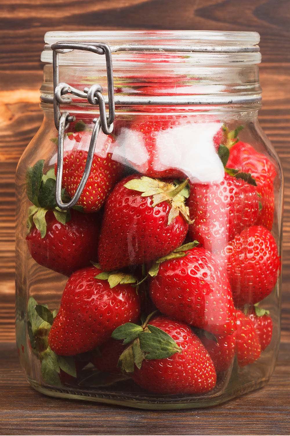 Here Is Why Everybody Should Be Storing Strawberries In Mason Jars