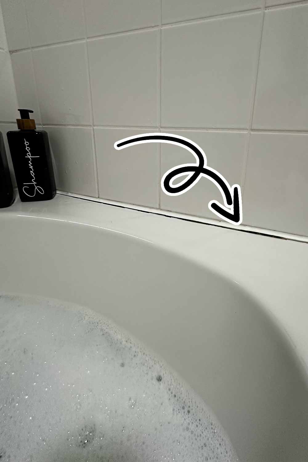 default-How-To-Seal-Your-Bath-Correctly-To-Prevent-This-From-Happening - Mental Scoop