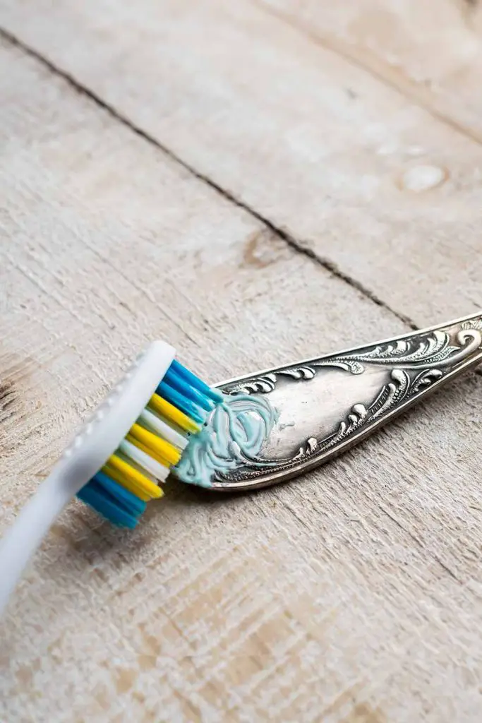 How To Clean & Remove Tarnish From Your Silverware! Mental Scoop