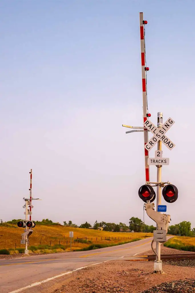 How Do Rail Road Crossings Really Work? Mental Scoop